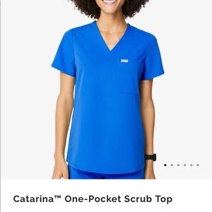 Figs scrub top